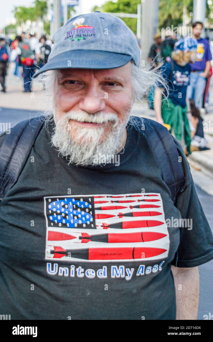 Miami Florida,Biscayne Boulevard,zone de libre-échange des Américains Summit manifestations de la ZLEA,protestant homme senior, Banque D'Images