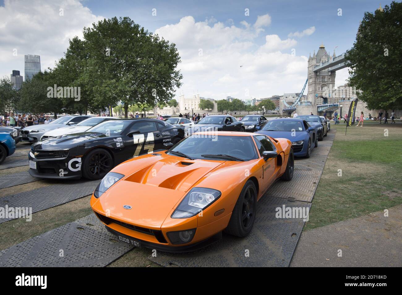 Supercars garés à Potters Fields, Londres, pour promouvoir Need for Speed sorti sur DVD. Banque D'Images