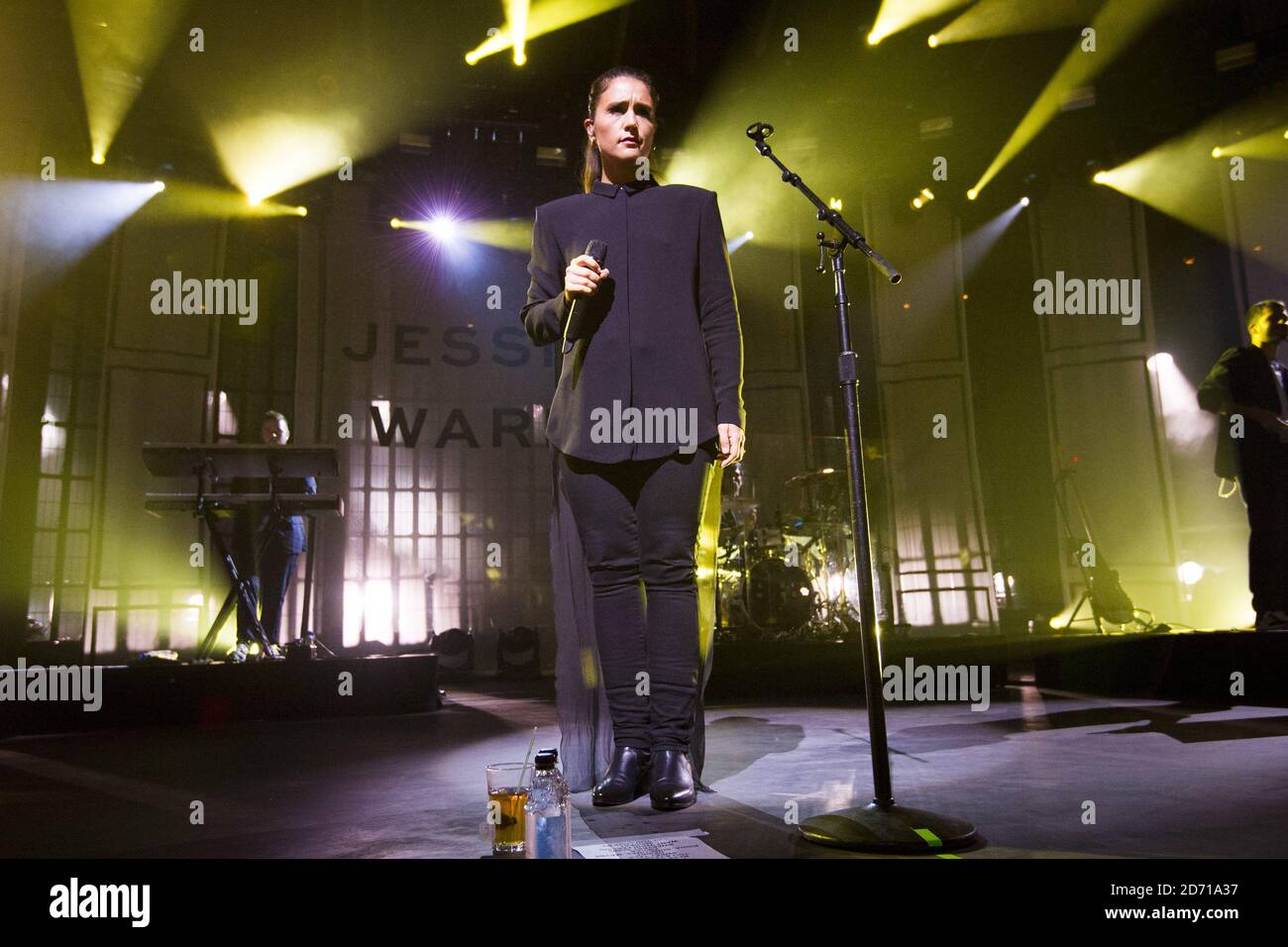 Jessie Ware se présentant au Roundhouse de Camden, dans le nord de Londres, dans le cadre du festival iTunes. Banque D'Images