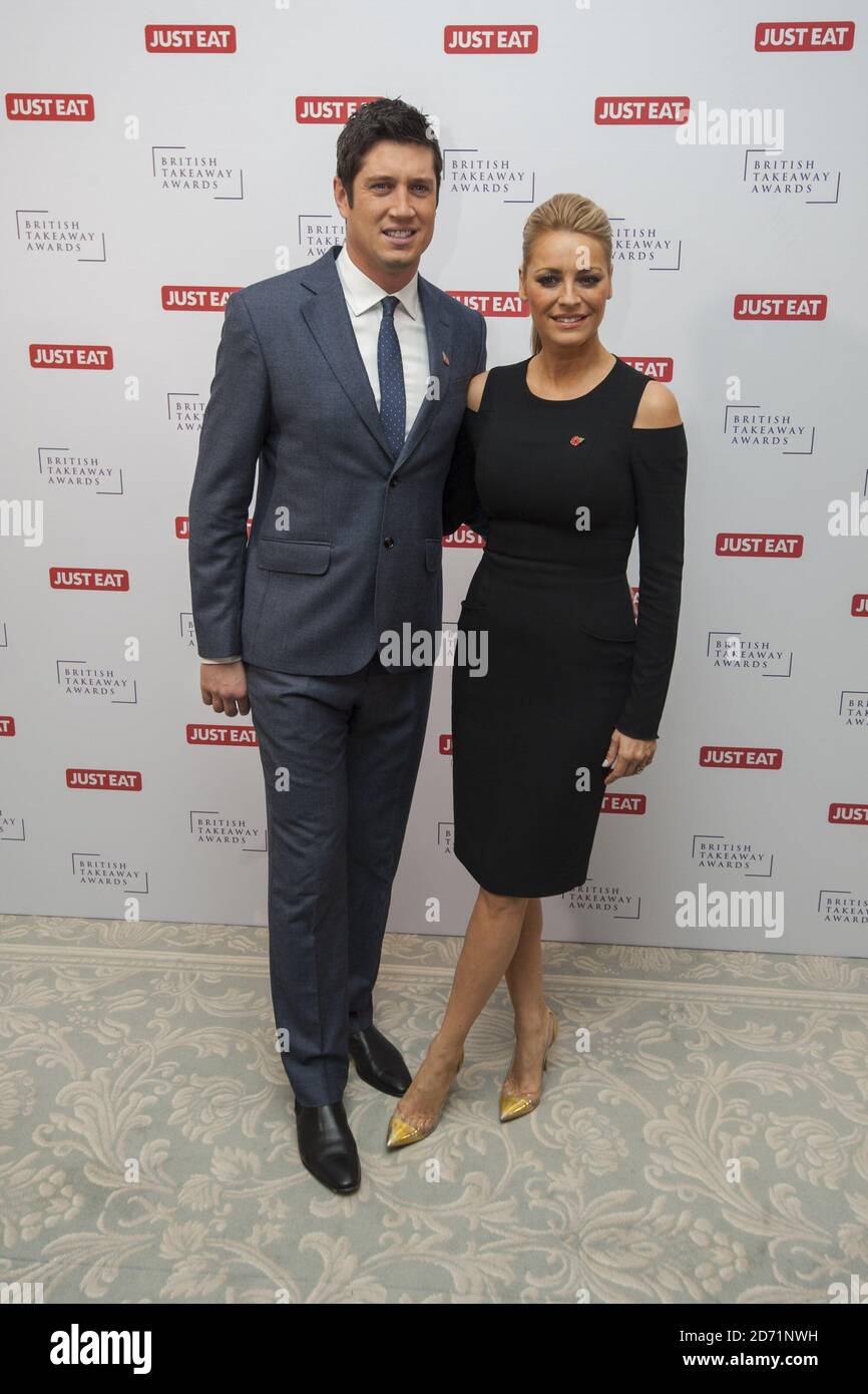 Tess Daly et Vernon Kaye participant aux British Takeaway Awards, au Savoy Hotel, Londres Banque D'Images