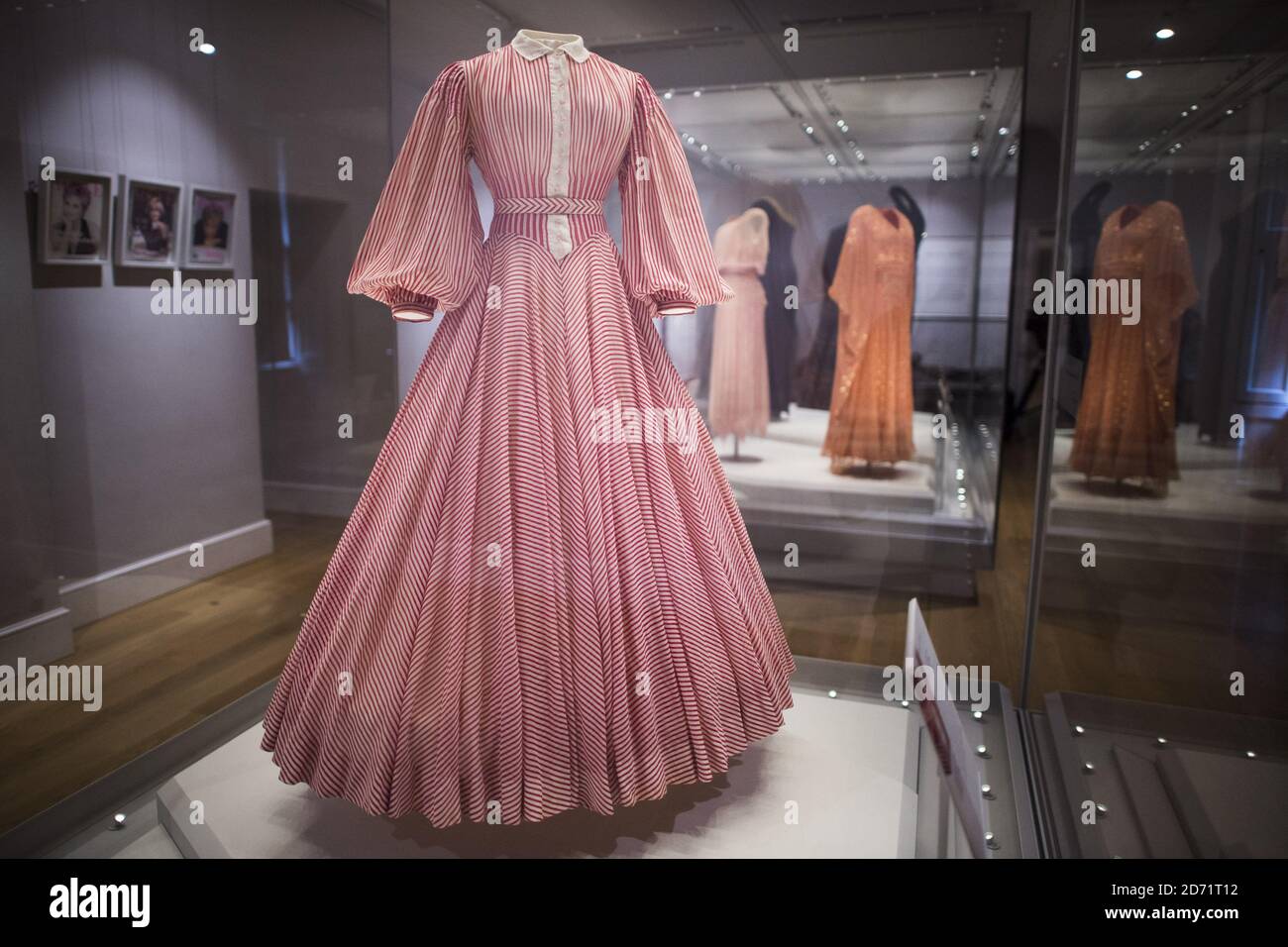 Une robe de soirée de Norman Hartnell, portée par la princesse Margaret,  exposée à la nouvelle exposition Fashion Rules, avec des pièces des  collections de HM la Reine, la princesse Margaret et
