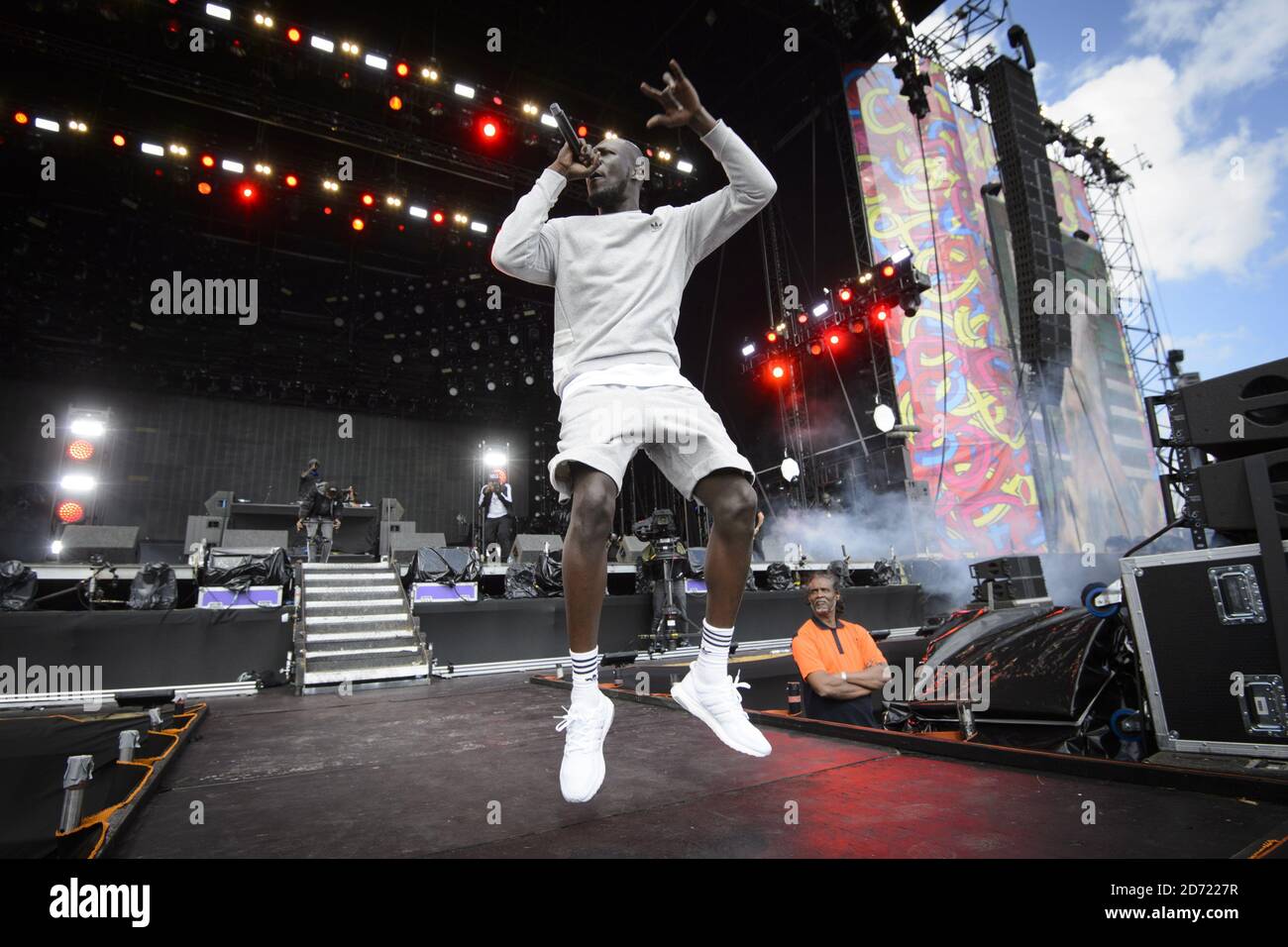 Stormzy se exécutant sur la scène principale pendant le V Festival à Hylands Park à Chelmsford, Essex. Banque D'Images