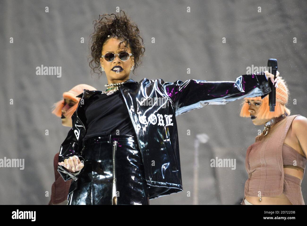 Rihanna qui se déroule pendant le V Festival à Hylands Park à Chelmsford, Essex. Date de la photo: Dimanche 21 août 2016. Le crédit photo devrait se lire: EMPICS Entertainment. Banque D'Images