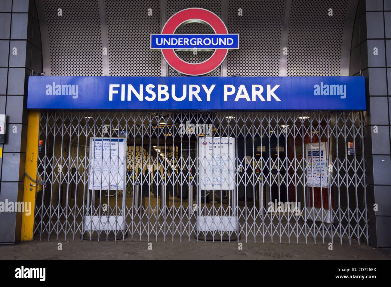 La station de Finsbury Park, dans le nord de Londres, est fermée, car les travailleurs du métro de la capitale ont poursuivi une grève de 24 heures. Banque D'Images