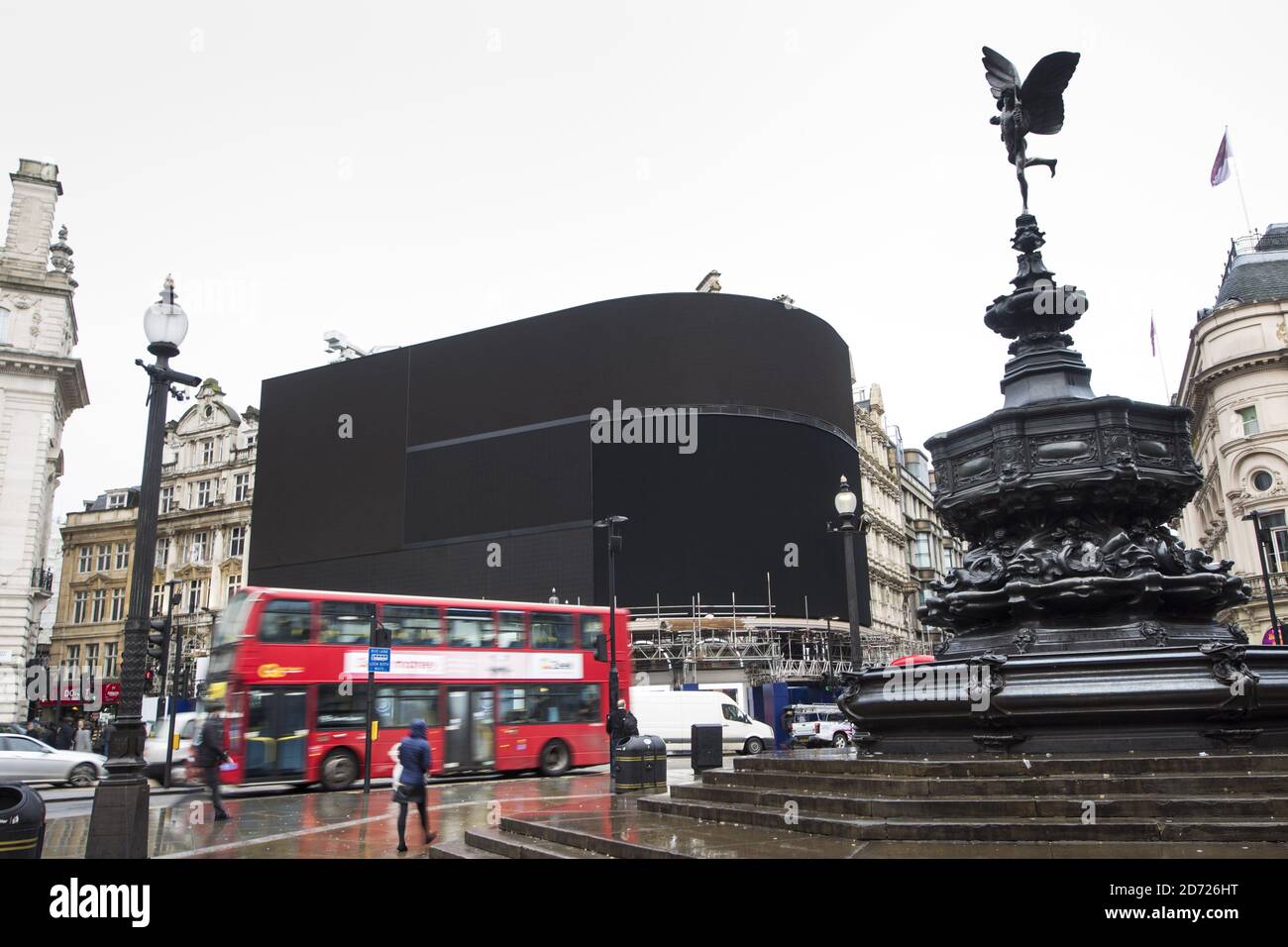 Vue générale des écrans publicitaires de Piccadilly Circus, Londres, qui ont été éteints aujourd'hui en préparation d'un redéveloppement qui va voir un nouvel écran haute résolution lancé à l'automne 2017. Date de la photo: Lundi 16 janvier 2016. Le crédit photo devrait se lire: Matt Crossick/ EMPICS Entertainment. Banque D'Images