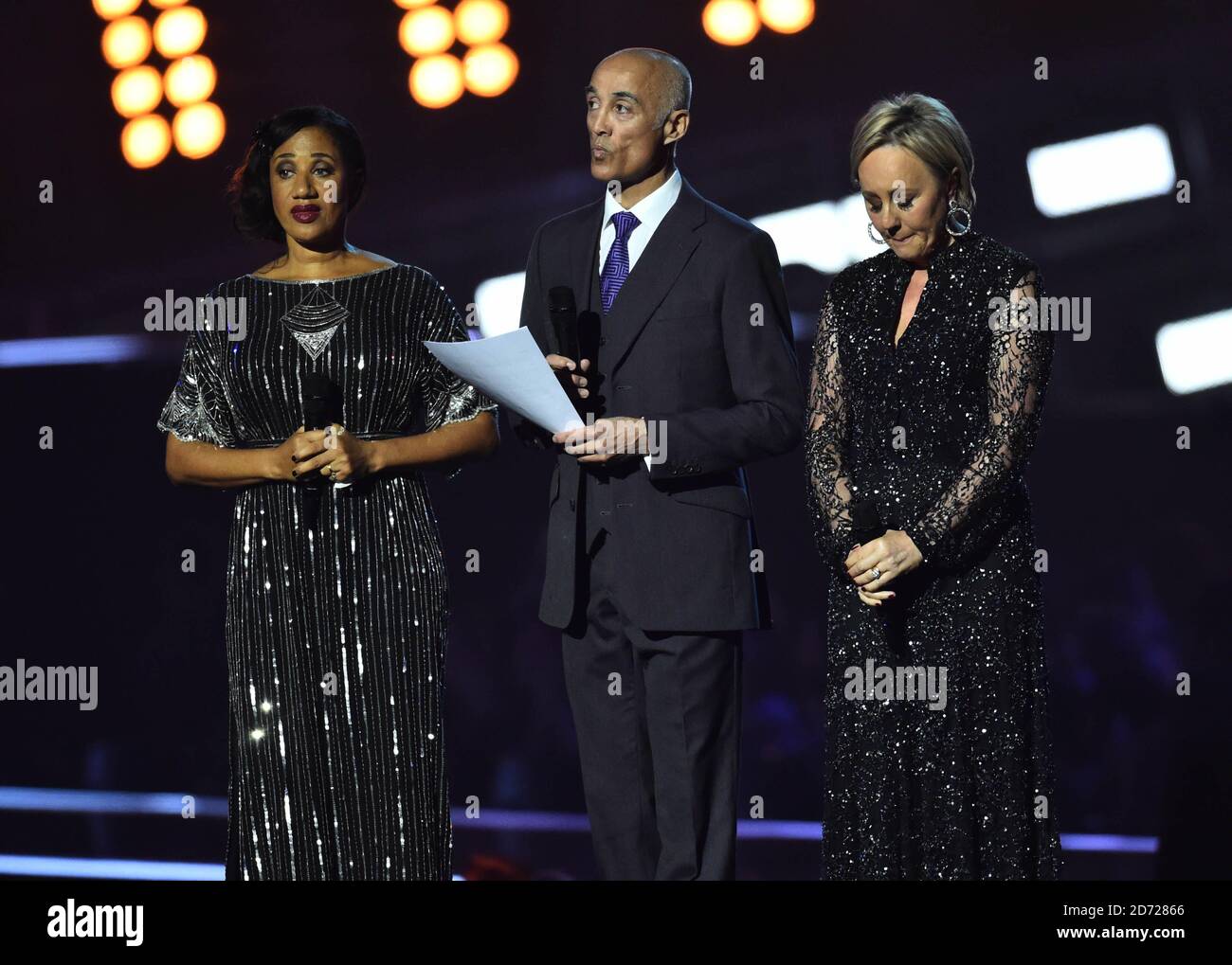 Helen 'Pepsi' DeMacque, Andrew Ridgeley et Shirlie Holliman lors de l'hommage de George Michael sur scène aux BRIT Awards 2017, qui se tiennent à l'O2 Arena, à Londres. Date de la photo mardi 22 février 2017. Le crédit photo devrait être Matt Crossick/EMPICS Entertainment. Usage éditorial exclusif - aucune marchandise. Banque D'Images