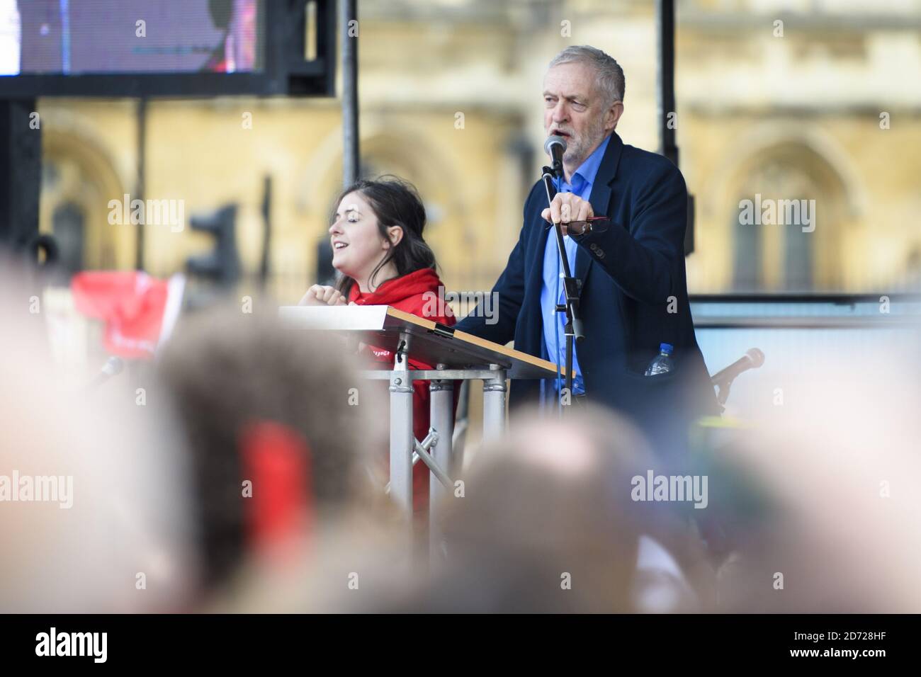 Le leader travailliste Jeremy Corbyn s’adresse aux manifestants lors d’un rassemblement sur la place du Parlement à Londres, pour protester contre les réductions et le sous-financement du NHS. Date de la photo: Samedi 4 mars 2016. Le crédit photo devrait se lire: Matt Crossick/ EMPICS Entertainment. Banque D'Images