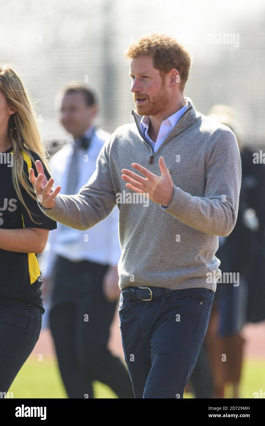 Le Prince Harry visite le village de formation sportive de l'Université de Bath, au nom de la Fondation Invictus Games, à Bath. Dans le cadre de sa visite, il observera les épreuves de l'équipe britannique pour les Invictus Games Toronto 2017. Date de la photo: Vendredi 7 avril 2017. Le crédit photo devrait se lire: Matt Crossick/ EMPICS Entertainment. Banque D'Images