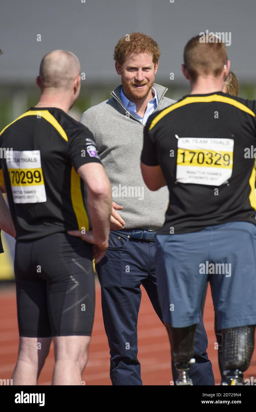 Le Prince Harry visite le village de formation sportive de l'Université de Bath, au nom de la Fondation Invictus Games, à Bath. Dans le cadre de sa visite, il observera les épreuves de l'équipe britannique pour les Invictus Games Toronto 2017. Date de la photo: Vendredi 7 avril 2017. Le crédit photo devrait se lire: Matt Crossick/ EMPICS Entertainment. Banque D'Images