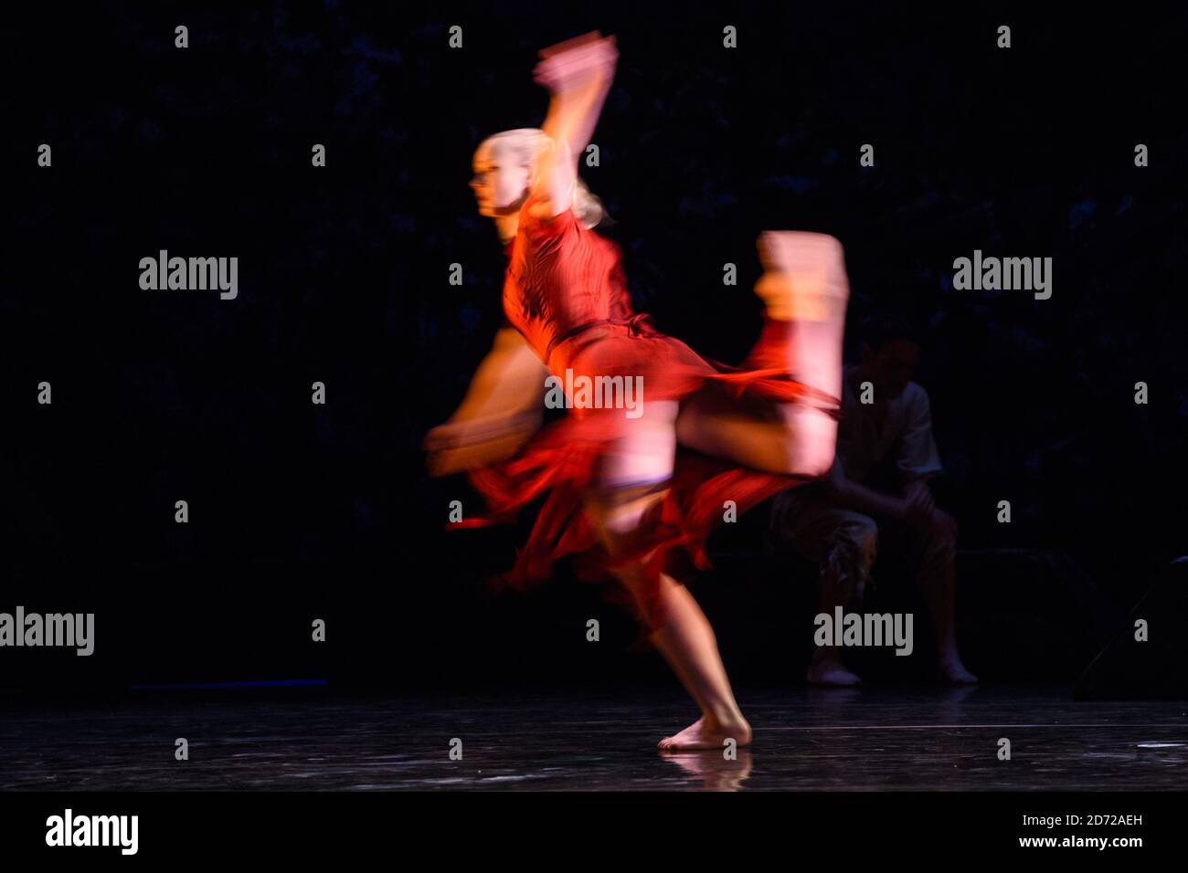 Des artistes de Rambert produisent des scènes de Ghost Dances de Christopher Bruce, au Sadler's Wells Theatre de Londres. Date de la photo: Mardi 16 mai 2017. Le crédit photo devrait se lire: Matt Crossick/ EMPICS Entertainment. Banque D'Images