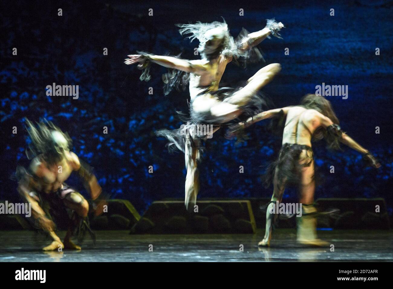 Des artistes de Rambert produisent des scènes de Ghost Dances de Christopher Bruce, au Sadler's Wells Theatre de Londres. Date de la photo: Mardi 16 mai 2017. Le crédit photo devrait se lire: Matt Crossick/ EMPICS Entertainment. Banque D'Images