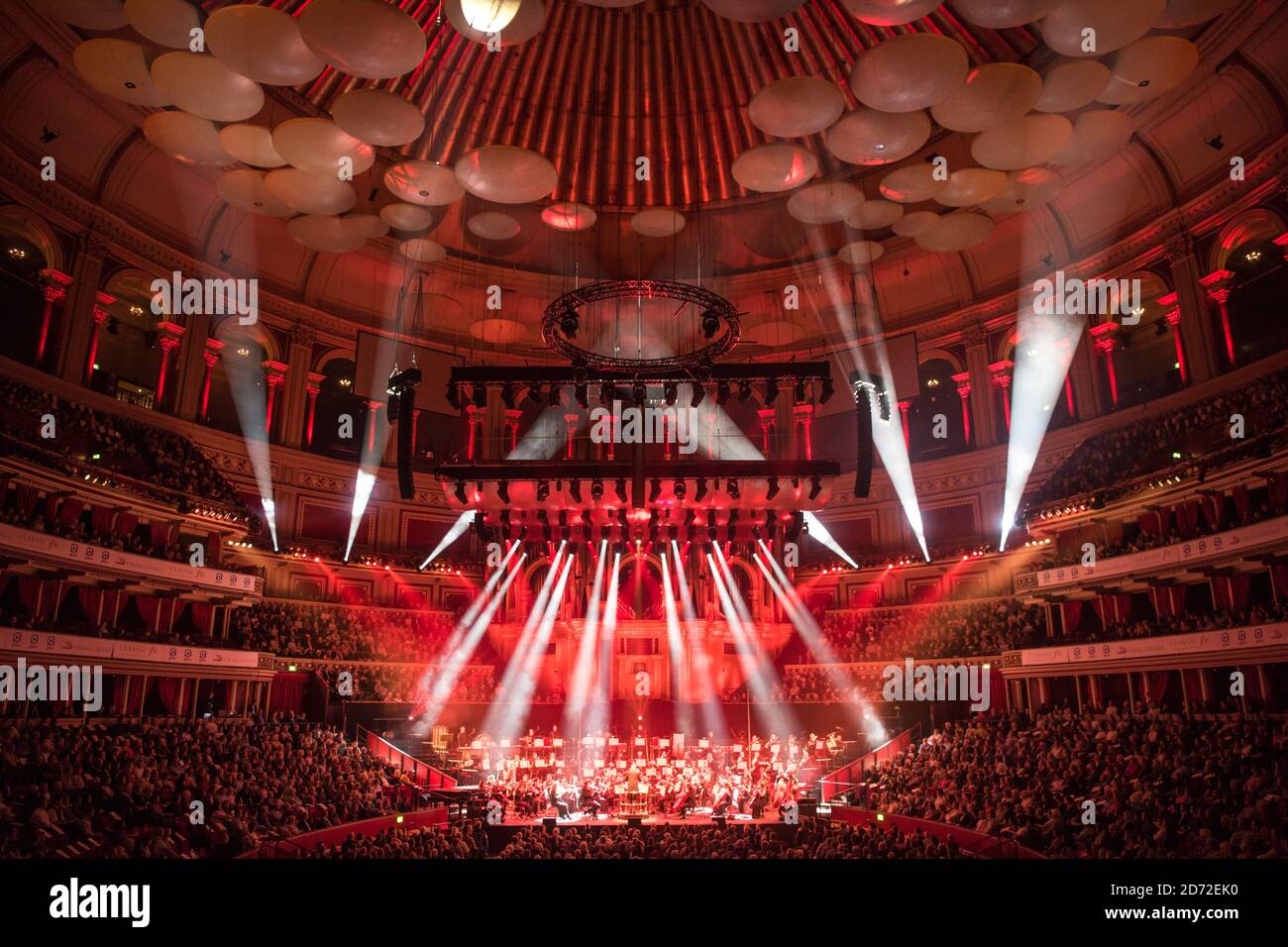 Le Bournemouth Symphony Orchestra, dirigé par Pete Harrison, se produit au Classic FM Live, au Royal Albert Hall de Londres. Le concert faisait partie des célébrations du 25e anniversaire de Classic FM. Date de la photo: Mardi 19 septembre 2017. Le crédit photo devrait se lire: Matt Crossick/ EMPICS Entertainment. Banque D'Images