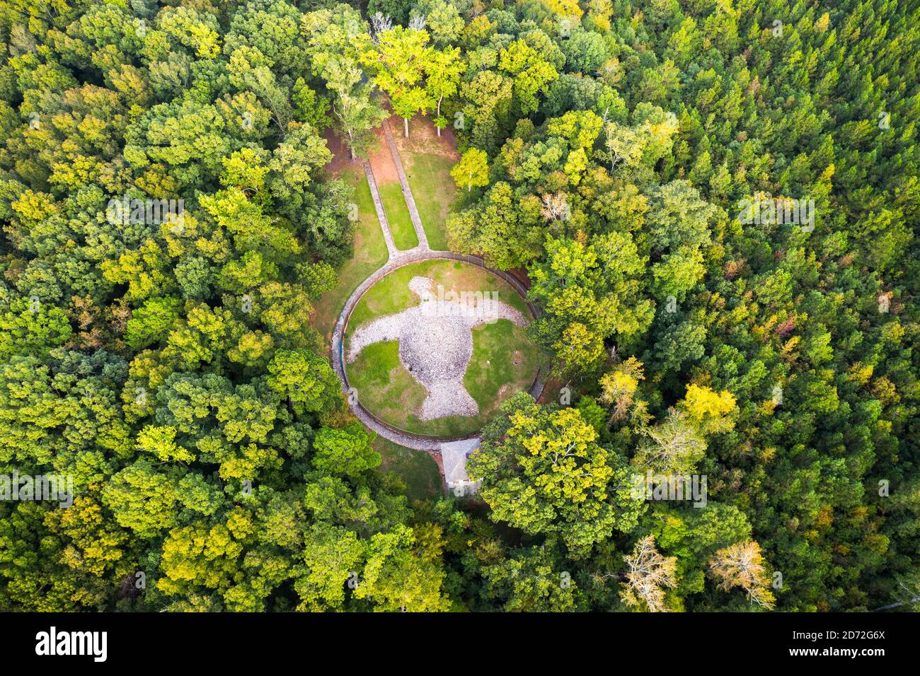 Rock Eagle, Putnam County, Géorgie, États-Unis terrassement ancien. Les travaux ont été construits il y a environ 1,000 ans par les peuples autochtones des Woodlands de l'est. Banque D'Images