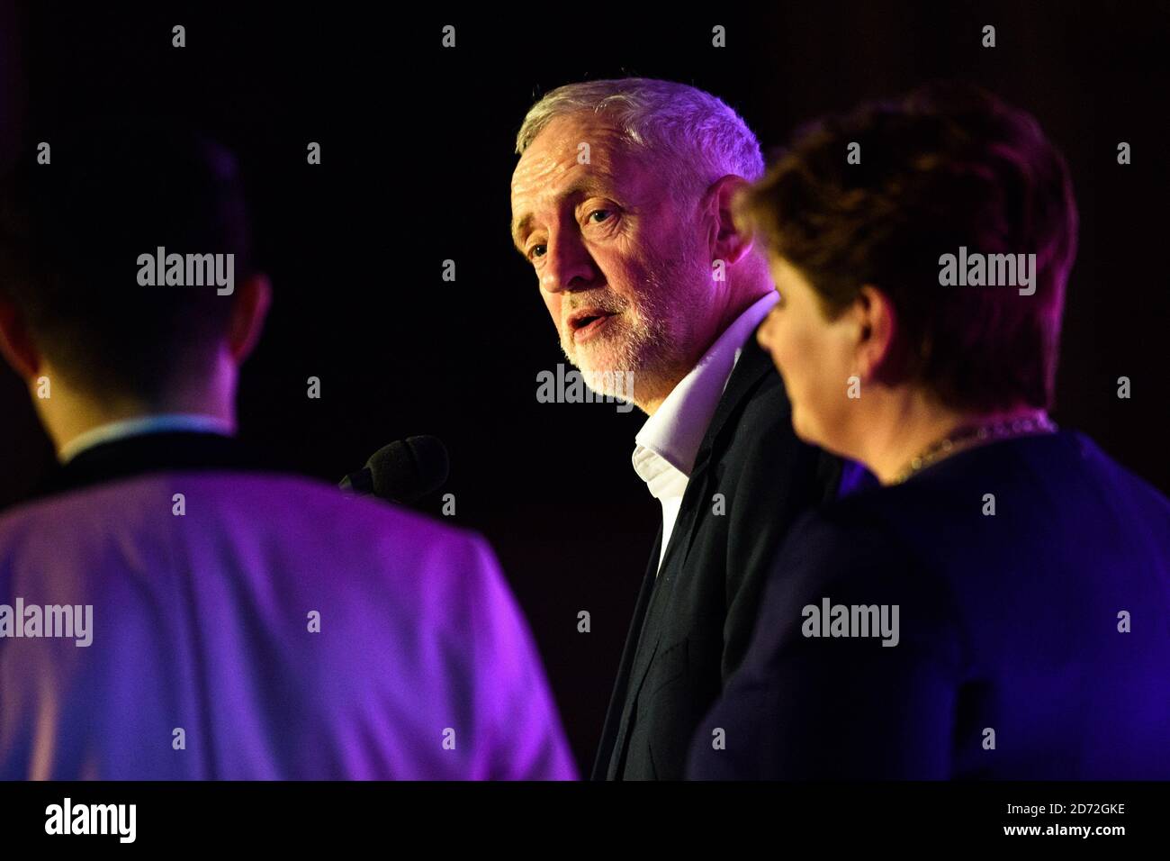 Le leader travailliste Jeremy Corbyn sur scène lors des Pink News Awards, à One Street, Londres. Date de la photo: Mercredi 18 octobre 2017. Le crédit photo devrait se lire: Matt Crossick/ EMPICS Entertainment. Banque D'Images