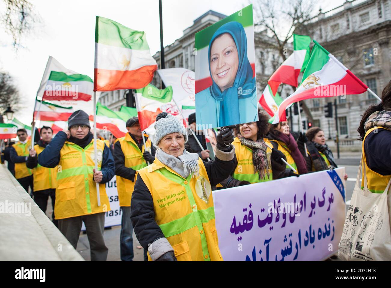 Les membres de la communauté anglo-iranienne tiennent un rassemblement face à Downing Street, Londres, en solidarité avec les manifestations anti-régime nationales qui ont lieu actuellement en Iran. Les manifestants ont appelé le gouvernement britannique à soutenir la campagne pour un changement démocratique en Iran. Date de la photo: Jeudi 4 janvier 2018. Le crédit photo devrait se lire: Matt Crossick/ EMPICS Entertainment. Banque D'Images