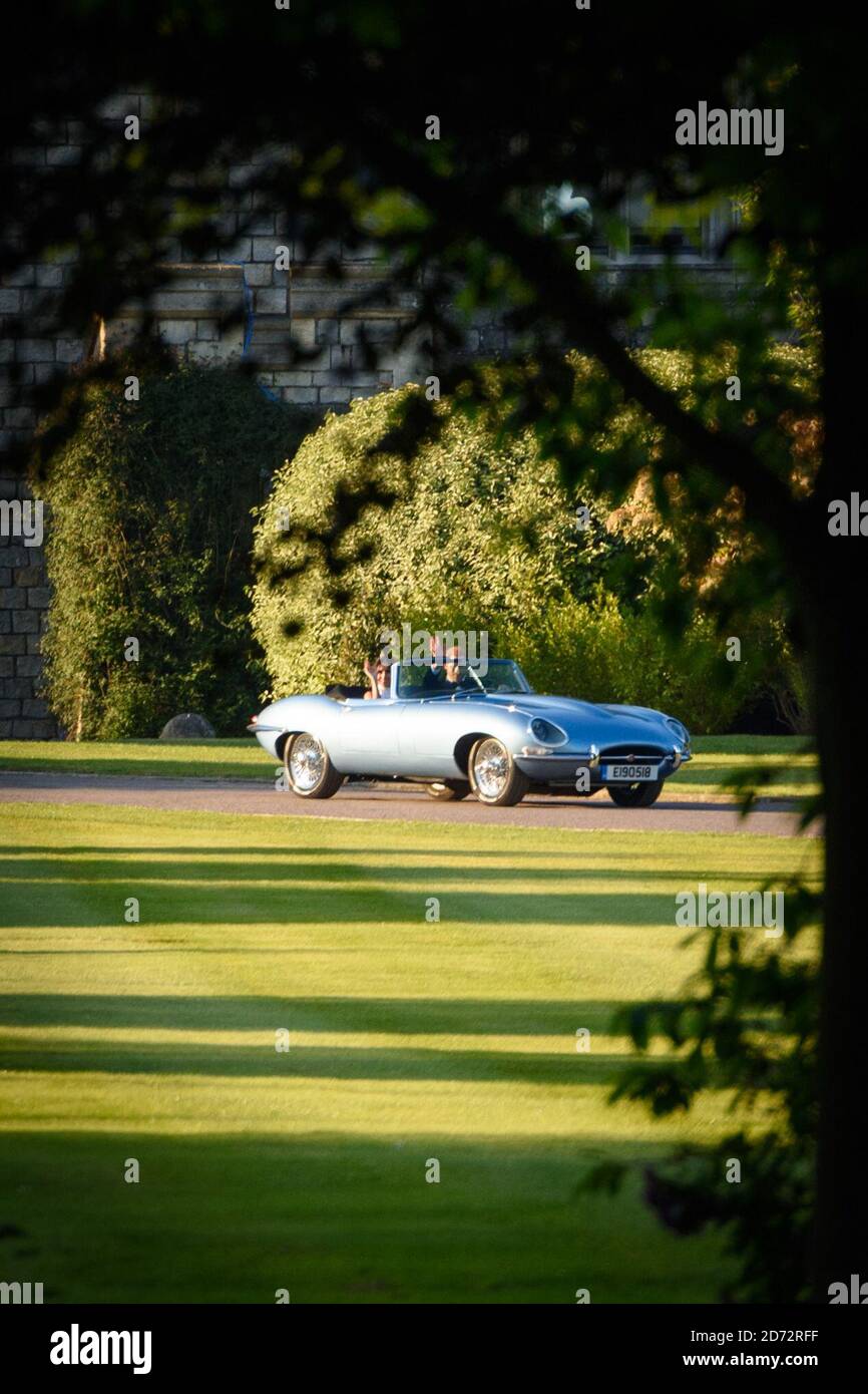 Le prince Harry et Meghan Markle, nouveau duc et duchesse de Sussex, quittent Windsor après le mariage royal. Date de la photo: Samedi 19 mai 2018. Le crédit photo devrait se lire: Matt Crossick/ EMPICS Entertainment. Banque D'Images