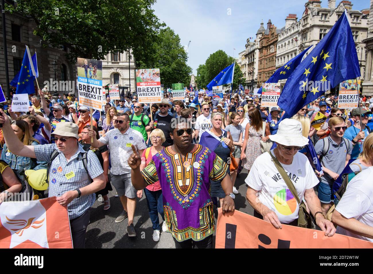 Les manifestants anti-Brexit occupent la place du Parlement dans le centre de Londres, lors de la marche électorale du peuple, qui a appelé à un vote sur l'accord final sur le Brexit. Date de la photo: Samedi 23 juin 2018. Le crédit photo devrait se lire: Matt Crossick/ EMPICS Entertainment. Banque D'Images
