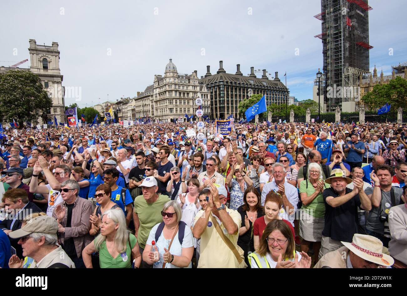 Les manifestants anti-Brexit occupent la place du Parlement dans le centre de Londres, lors de la marche électorale du peuple, qui a appelé à un vote sur l'accord final sur le Brexit. Date de la photo: Samedi 23 juin 2018. Le crédit photo devrait se lire: Matt Crossick/ EMPICS Entertainment. Banque D'Images