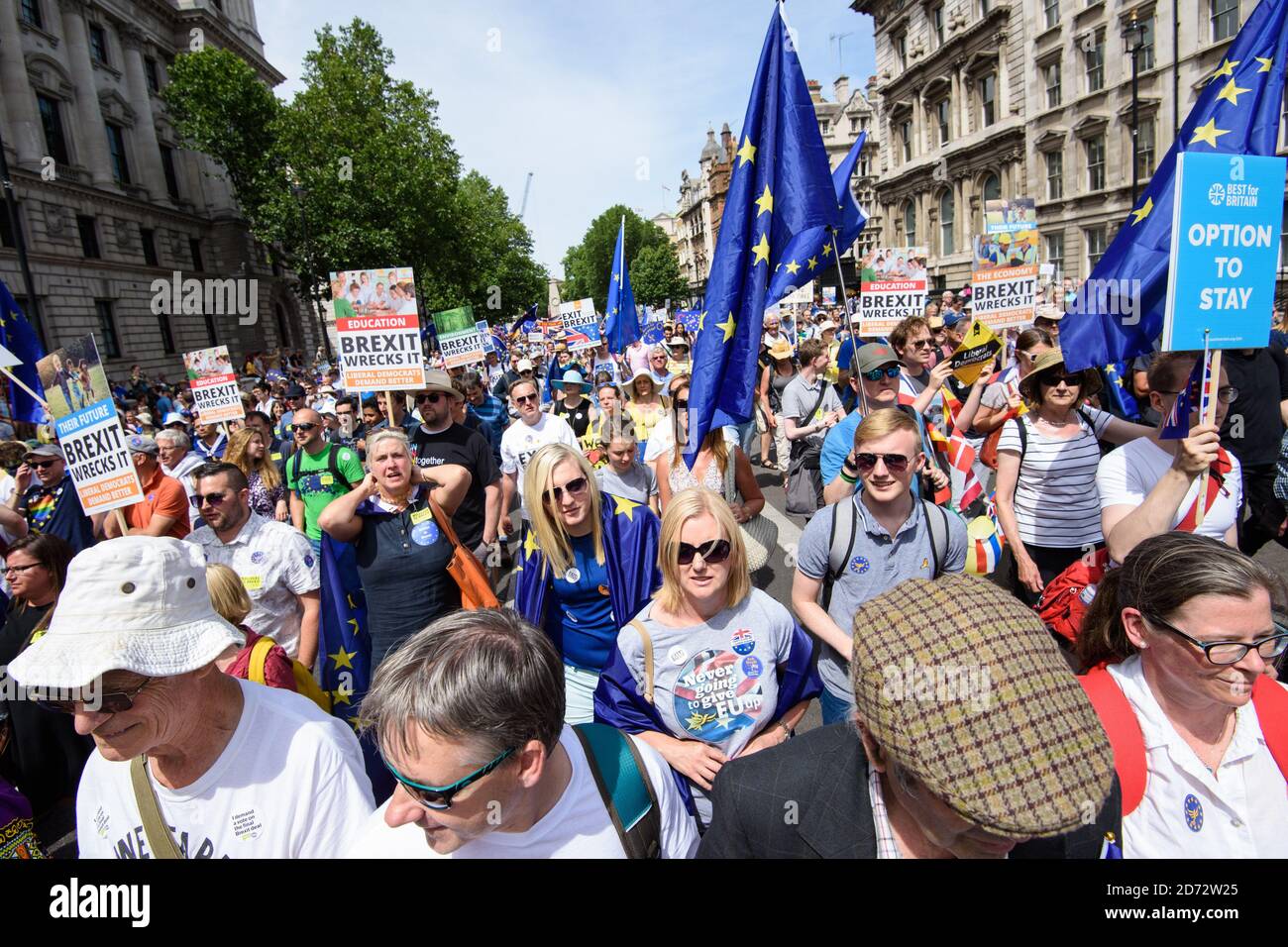 Les manifestants anti-Brexit occupent la place du Parlement dans le centre de Londres, lors de la marche électorale du peuple, qui a appelé à un vote sur l'accord final sur le Brexit. Date de la photo: Samedi 23 juin 2018. Le crédit photo devrait se lire: Matt Crossick/ EMPICS Entertainment. Banque D'Images