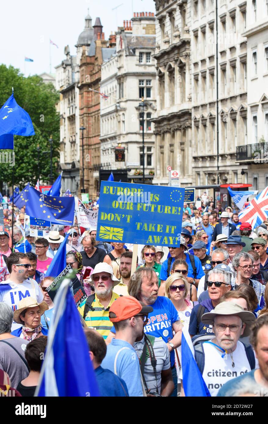 Les manifestants anti-Brexit occupent la place du Parlement dans le centre de Londres, lors de la marche électorale du peuple, qui a appelé à un vote sur l'accord final sur le Brexit. Date de la photo: Samedi 23 juin 2018. Le crédit photo devrait se lire: Matt Crossick/ EMPICS Entertainment. Banque D'Images