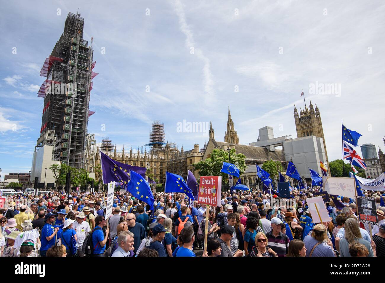 Les manifestants anti-Brexit occupent la place du Parlement dans le centre de Londres, lors de la marche électorale du peuple, qui a appelé à un vote sur l'accord final sur le Brexit. Date de la photo: Samedi 23 juin 2018. Le crédit photo devrait se lire: Matt Crossick/ EMPICS Entertainment. Banque D'Images