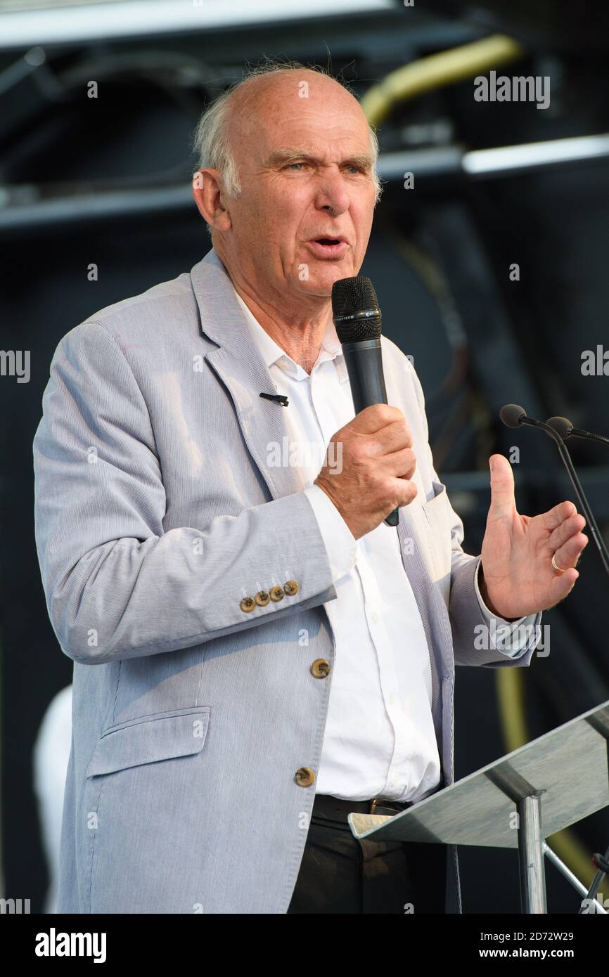 Vince Cable s'adresse aux manifestants anti-Brexit sur la place du Parlement dans le centre de Londres, lors de la marche du vote du peuple, qui a appelé à un vote sur l'accord final sur le Brexit. Date de la photo: Samedi 23 juin 2018. Le crédit photo devrait se lire: Matt Crossick/ EMPICS Entertainment. Banque D'Images