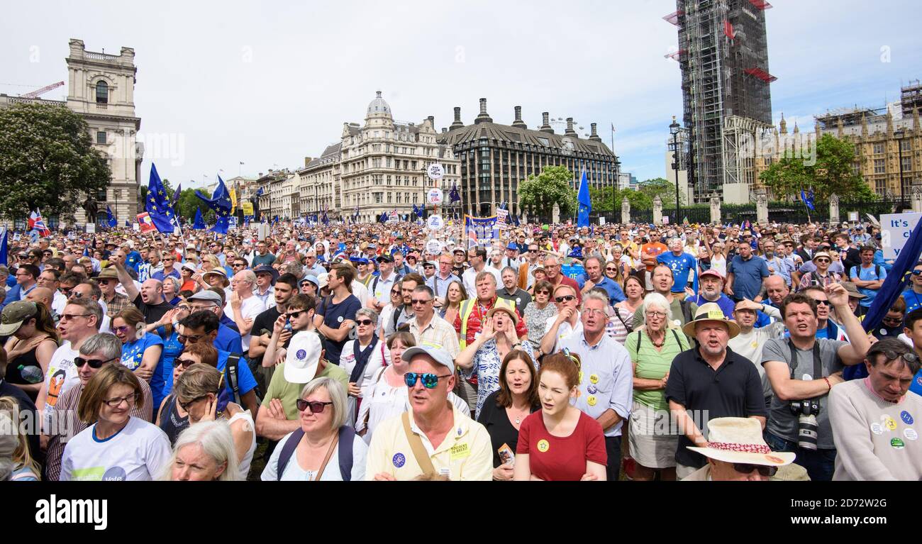 Les manifestants anti-Brexit occupent la place du Parlement dans le centre de Londres, lors de la marche électorale du peuple, qui a appelé à un vote sur l'accord final sur le Brexit. Date de la photo: Samedi 23 juin 2018. Le crédit photo devrait se lire: Matt Crossick/ EMPICS Entertainment. Banque D'Images