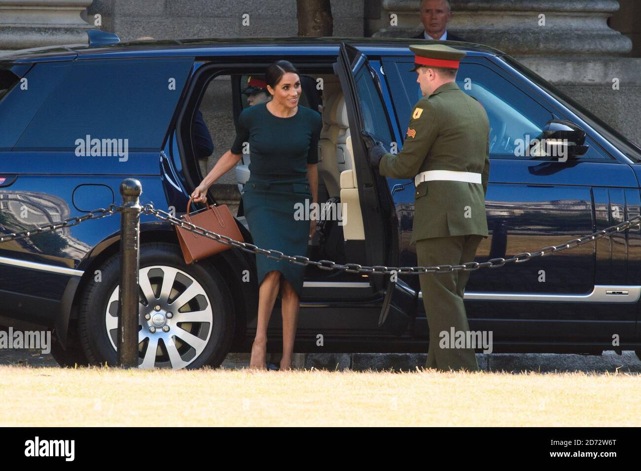 Meghan Markle, la duchesse de Sussex, arrive à la rencontre du Taoiseach, Leo Varadkar, dans les bâtiments gouvernementaux de Dublin, en Irlande. Date de la photo: Mercredi 10 juillet 2018. Le crédit photo devrait se lire: Matt Crossick/ EMPICS Entertainment. Banque D'Images