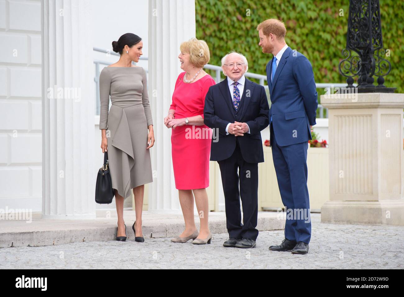 Meghan Markle, la duchesse de Sussex et le prince Harry, le duc de Sussex avec le président Michael D Higgins et Sabina Higgins photographiés à Aras an Uachtarain le deuxième jour de la visite du couple royal à Dublin, en Irlande. Date de la photo: Mercredi 11 juillet 2018. Le crédit photo devrait se lire: Matt Crossick/ EMPICS Entertainment. Banque D'Images