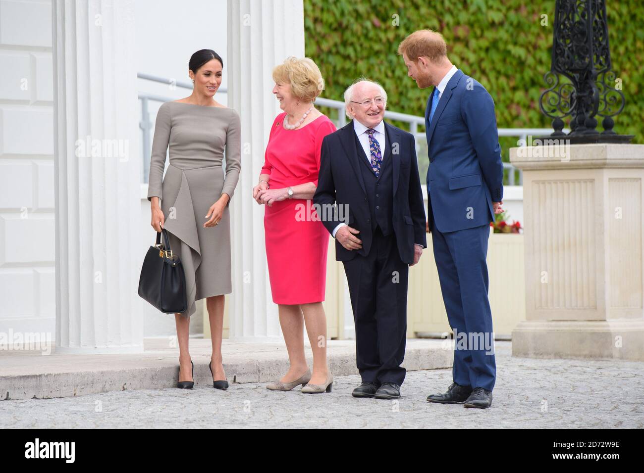 Meghan Markle, la duchesse de Sussex et le prince Harry, le duc de Sussex avec le président Michael D Higgins et Sabina Higgins photographiés à Aras an Uachtarain le deuxième jour de la visite du couple royal à Dublin, en Irlande. Date de la photo: Mercredi 11 juillet 2018. Le crédit photo devrait se lire: Matt Crossick/ EMPICS Entertainment. Banque D'Images