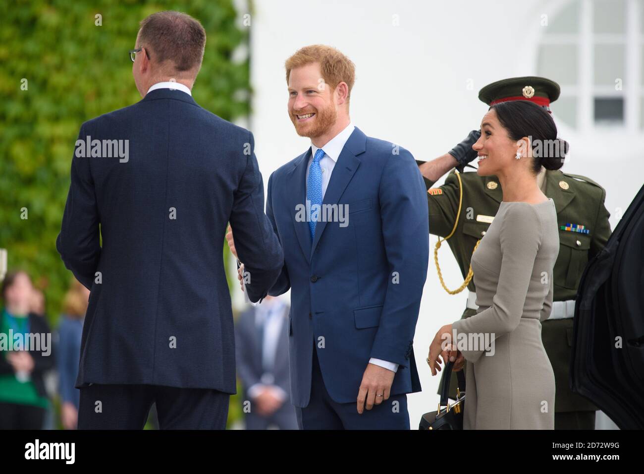 Le prince Harry et Meghan Markle, duc et duchesse de Sussex, arrivant à Aras an Uachtarain à Dublin, où ils ont rencontré le président de l'Irlande, Michael Higgins, le deuxième jour de la visite du couple royal à Dublin, en Irlande. Date de la photo: Mercredi 11 juillet 2018. Le crédit photo devrait se lire: Matt Crossick/ EMPICS Entertainment. Banque D'Images