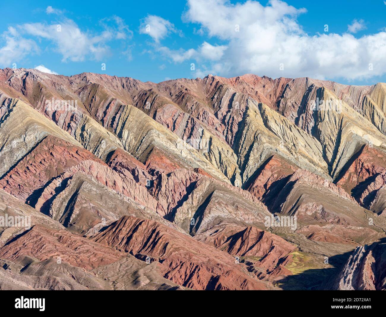 Formation rocheuse emblématique Serrania de Hornocal dans le canyon Quebrada de Humahuaca. La Quebrada est classée au patrimoine mondial de l'UNESCO. Amérique du Sud, A Banque D'Images