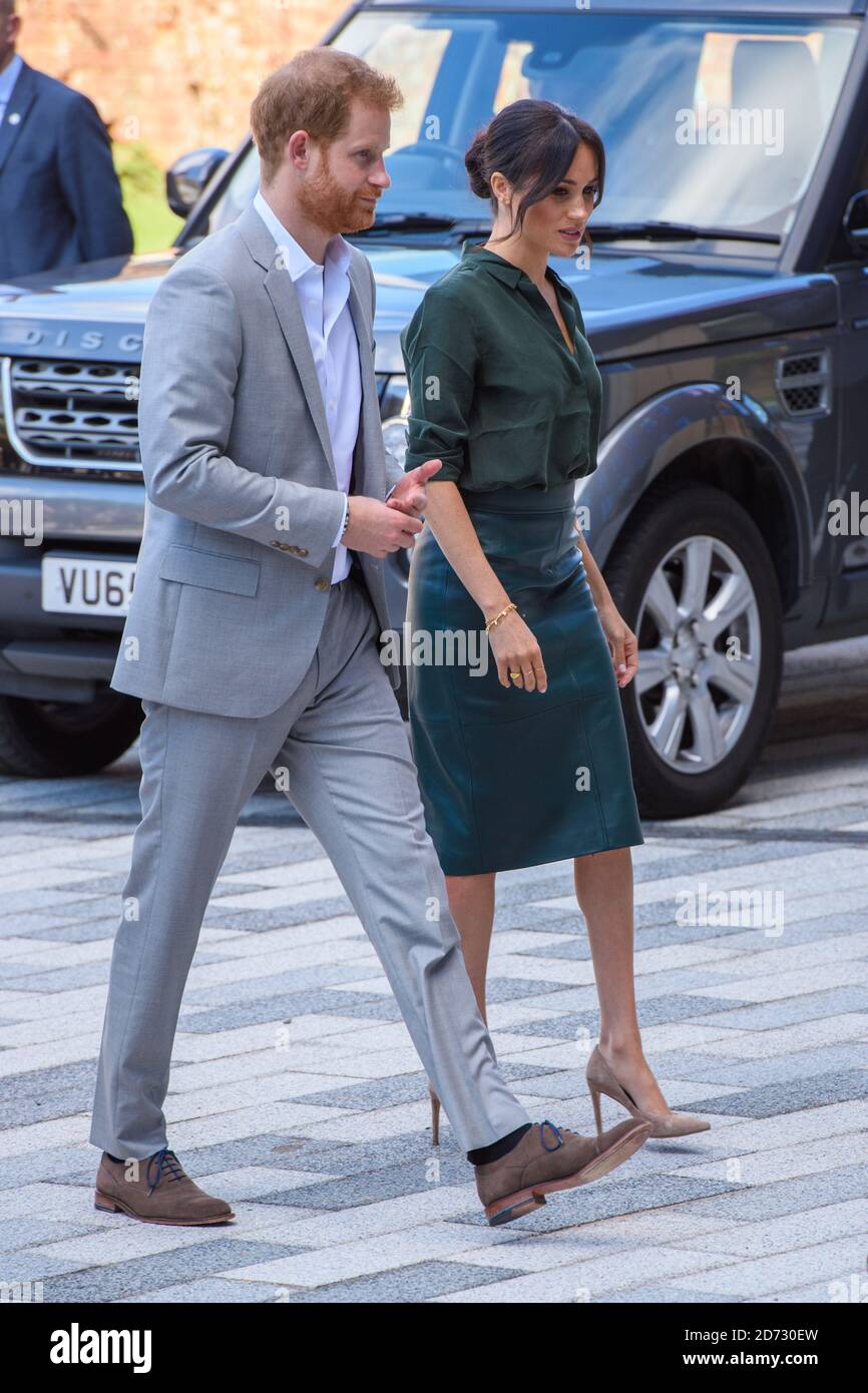 Le prince Harry et Meghan Markle, le duc et la duchesse de Sussex arrivent à l'Université de Chichester, Bognor Regis, West Sussex, dans le cadre de leur première visite officielle conjointe à Sussex. Date de la photo: Mercredi 3 octobre 2018. Le crédit photo devrait se lire: Matt Crossick/ EMPICS. Banque D'Images