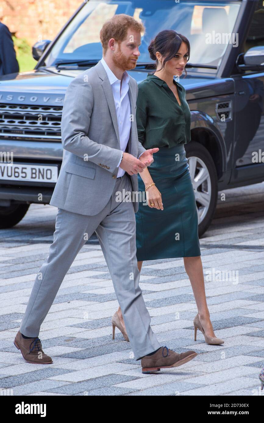 Le prince Harry et Meghan Markle, le duc et la duchesse de Sussex arrivent à l'Université de Chichester, Bognor Regis, West Sussex, dans le cadre de leur première visite officielle conjointe à Sussex. Date de la photo: Mercredi 3 octobre 2018. Le crédit photo devrait se lire: Matt Crossick/ EMPICS. Banque D'Images