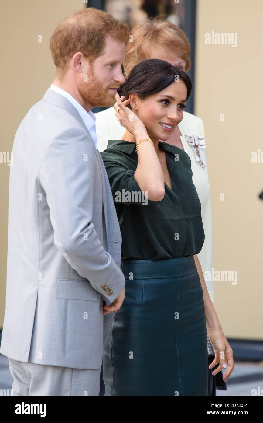 Le prince Harry et Meghan Markle, le duc et la duchesse de Sussex arrivent à l'Université de Chichester, Bognor Regis, West Sussex, dans le cadre de leur première visite officielle conjointe à Sussex. Date de la photo: Mercredi 3 octobre 2018. Le crédit photo devrait se lire: Matt Crossick/ EMPICS. Banque D'Images