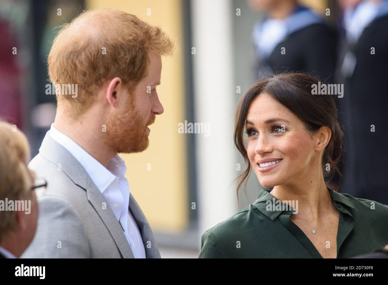 Le prince Harry et Meghan Markle, le duc et la duchesse de Sussex arrivent à l'Université de Chichester, Bognor Regis, West Sussex, dans le cadre de leur première visite officielle conjointe à Sussex. Date de la photo: Mercredi 3 octobre 2018. Le crédit photo devrait se lire: Matt Crossick/ EMPICS. Banque D'Images