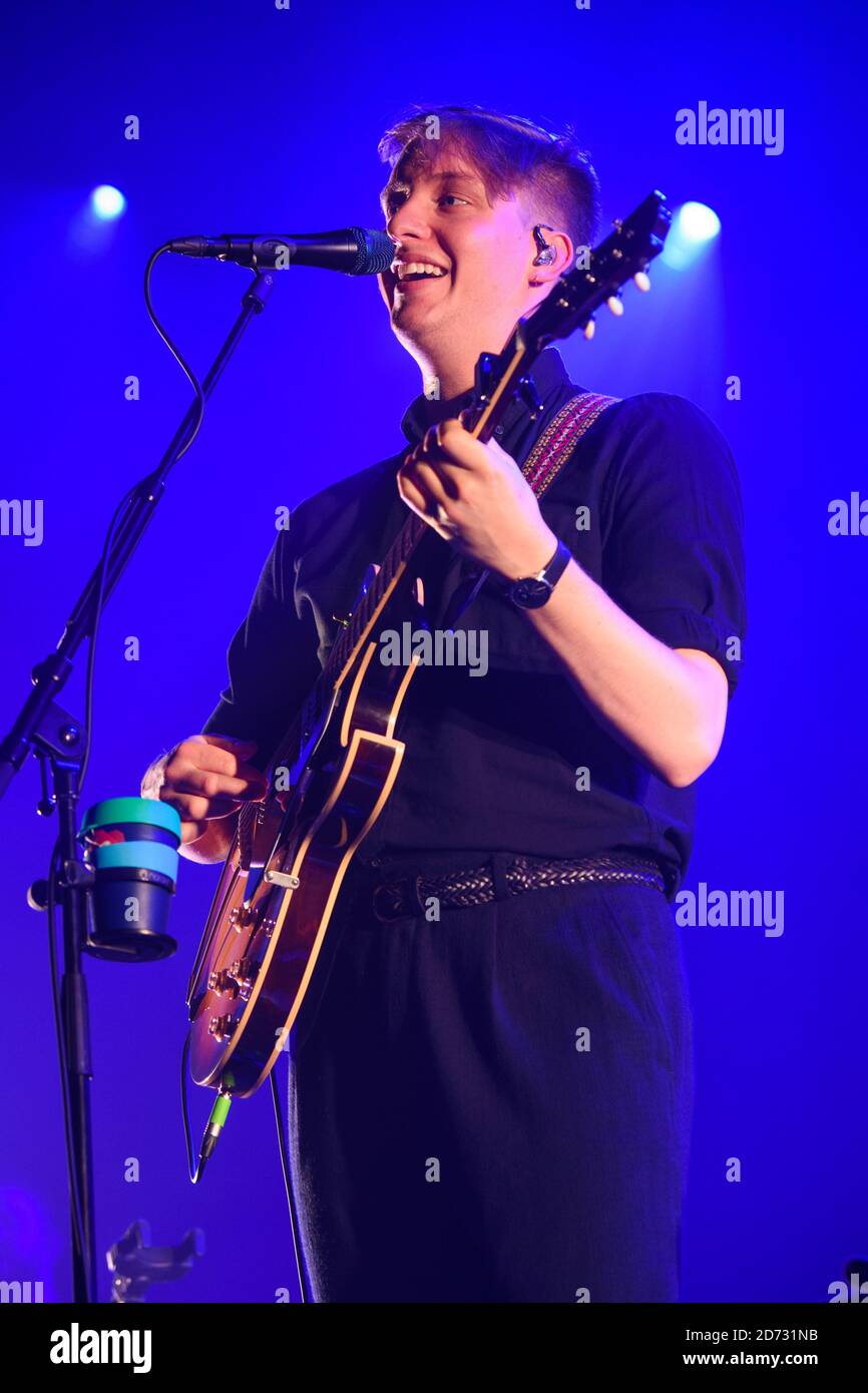 George Ezra se exécutant à Wembley Arena à Londres. Date de la photo: Jeudi 15 novembre 2018. Le crédit photo devrait se lire: Matt Crossick/ EMPICS Entertainment. Banque D'Images