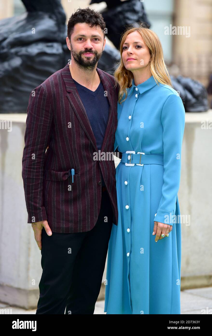 Conrad Shawcross et Carolina Mazzolari arrivent pour la Royal Academy of Arts Summer Exhibition Preview Party 2019 qui s'est tenue à Burlington House, Londres. Date de la photo: Mardi 4 juin 2019. Le crédit photo devrait se lire: Matt Crossick/Empics Banque D'Images