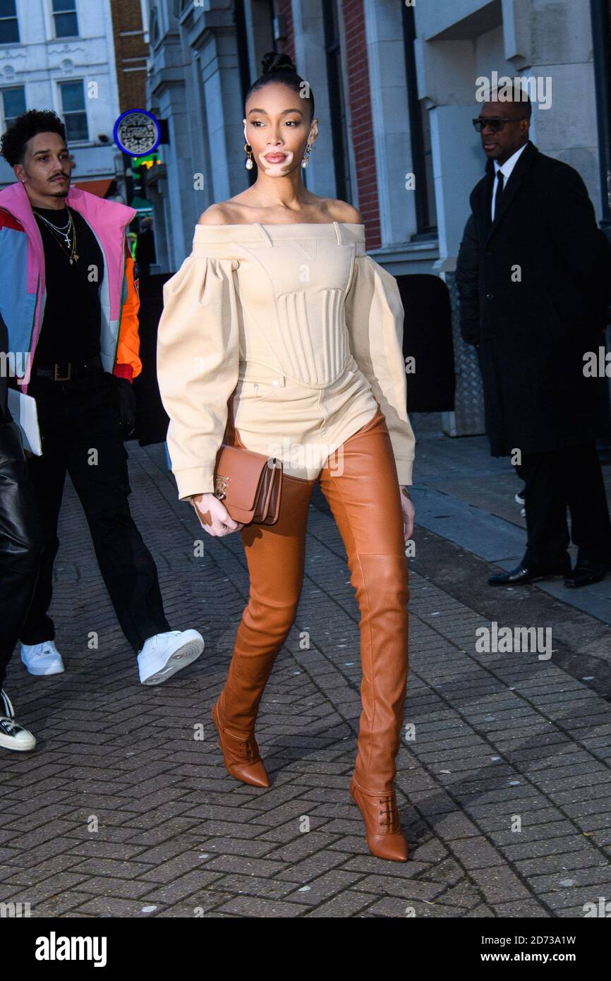 Winnie Harlow participe au spectacle Burberry à la London Fashion week du 2020 février, à l'Olympia de Londres. Date de la photo: Lundi 17 février 2020. Le crédit photo devrait se lire: Matt Crossick/Empics Banque D'Images