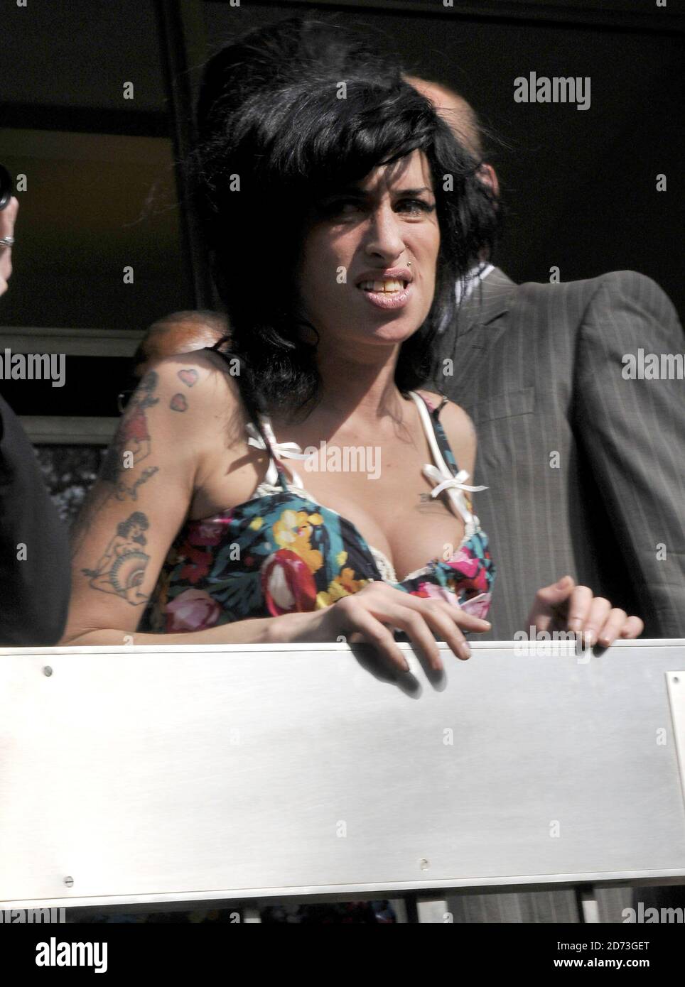 Amy Winehouse arrive au tribunal de la ville de Westminster à Londres pour sa comparution. Banque D'Images