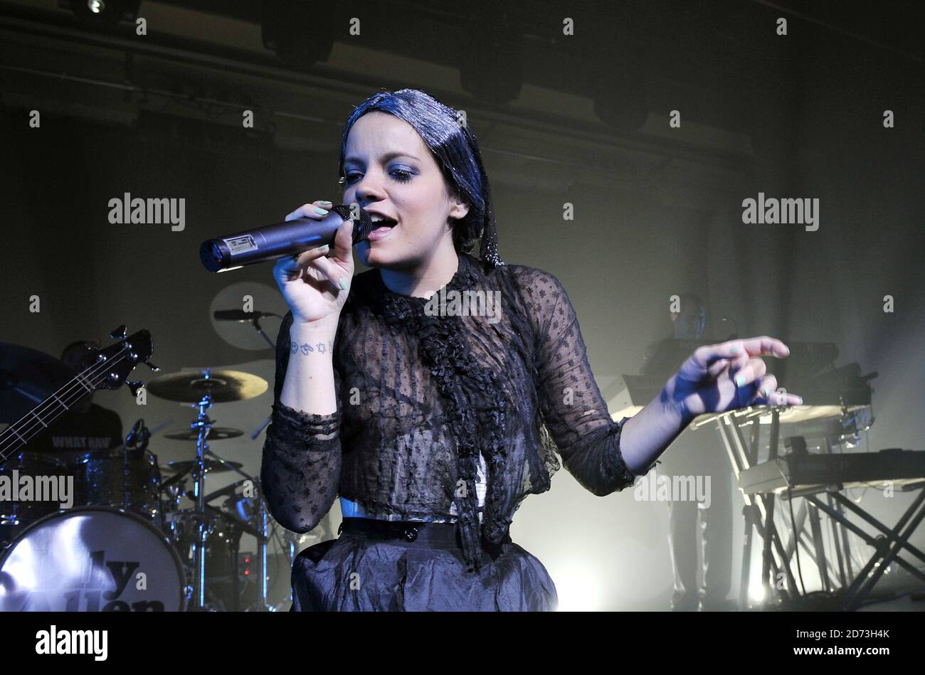 Lily Allen se produit sur scène au Tabernacle dans l'ouest de Londres, dans le cadre du MySpace Secret shows Tour. Banque D'Images