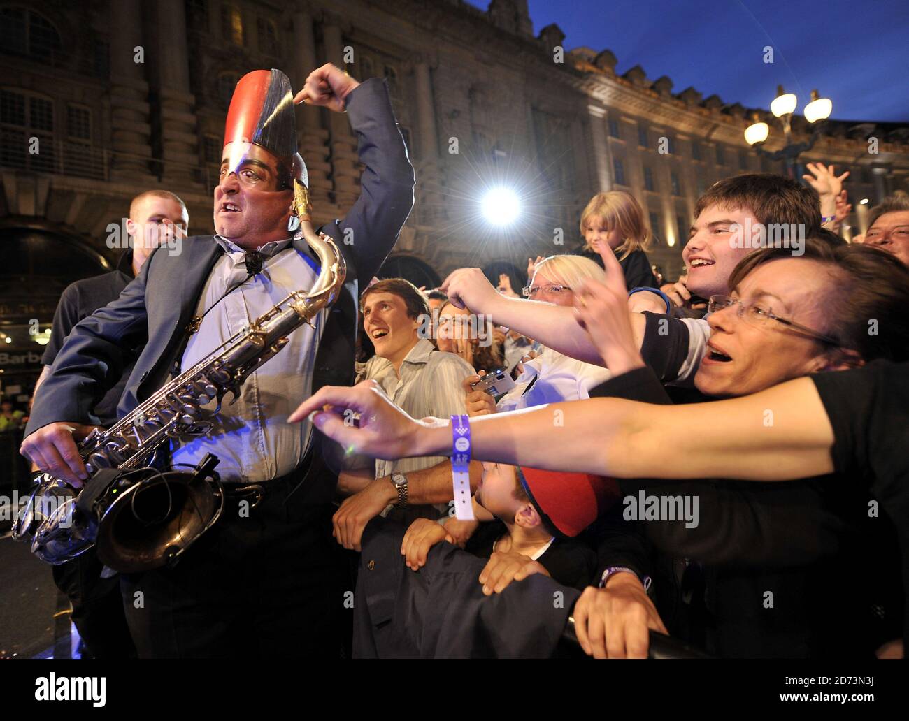 La folie se joue en direct sur Regent Street, dans le centre de Londres, pour célébrer le 1er anniversaire d'Absolute RadioÕs dans le cadre du Regent Street Festival. Banque D'Images