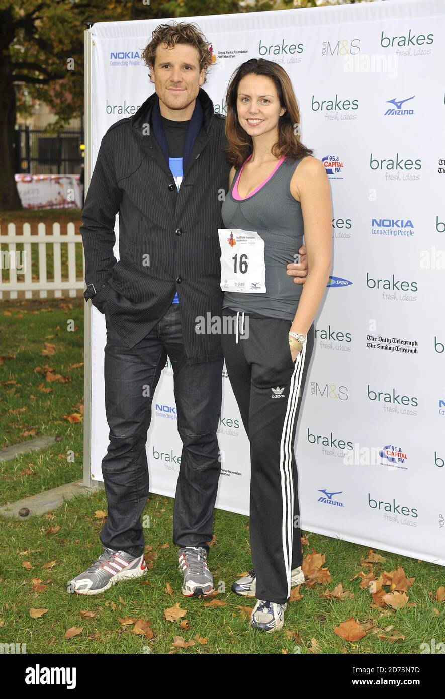 James Cracknell et Beverley Turner vus au début du semi-marathon de la Royal Parks Foundation, à Hyde Park, dans le centre de Londres Banque D'Images