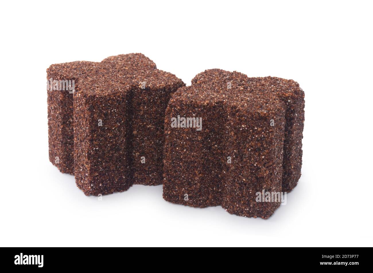 Une photo de studio de cubes de bouillon de bœuf coupée contre un Fond blanc - John Gollop Banque D'Images