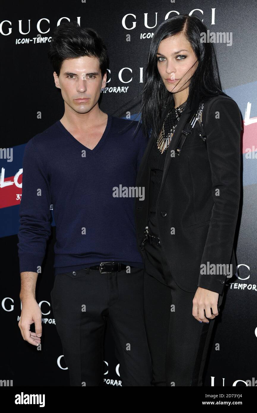 Geordon Nicol et Leigh Lezark arrivent à l'ouverture du magasin éclair temporaire Gucci Icon dans le centre de Londres. Banque D'Images