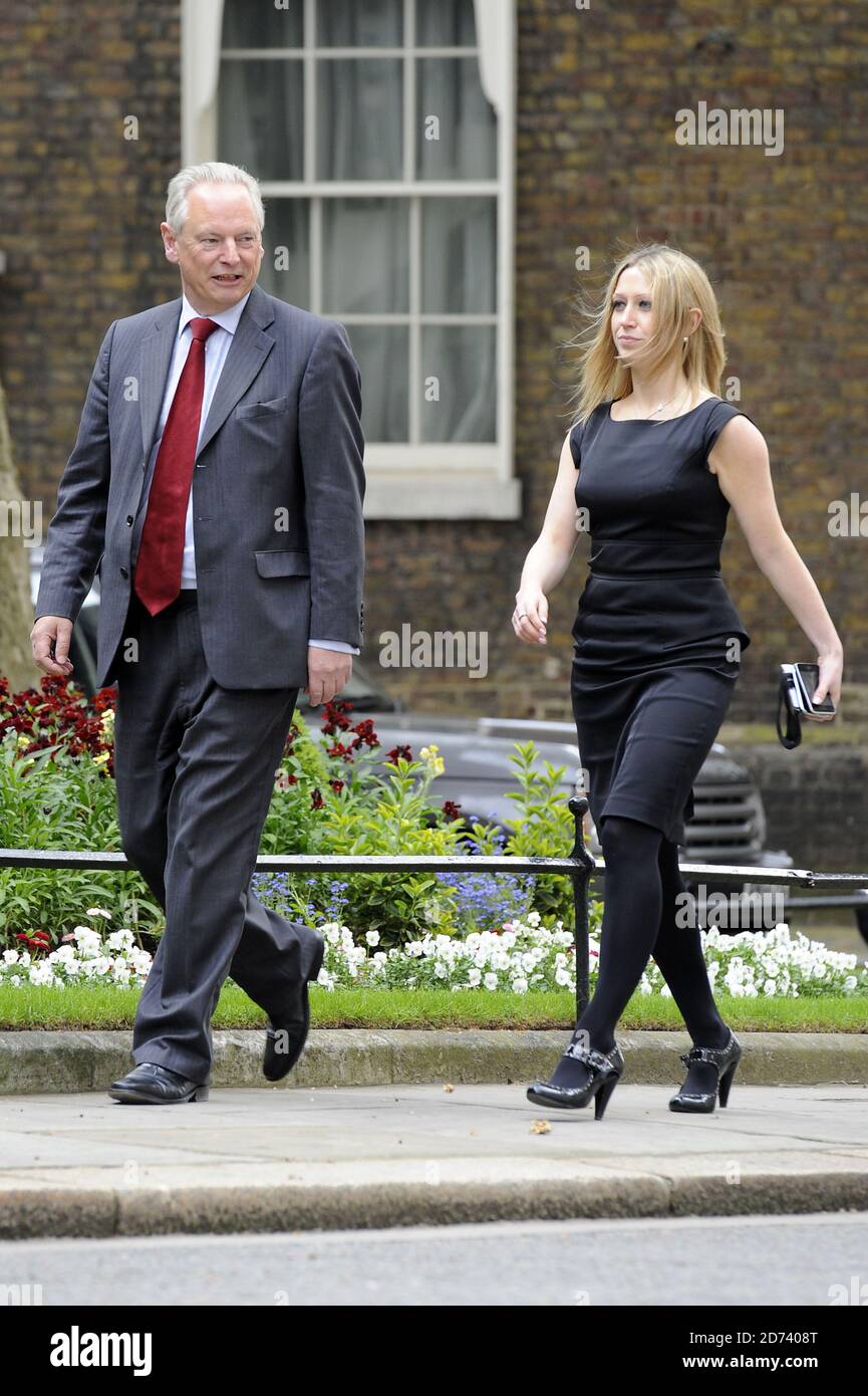 Francis Maude quitte Downing Street après une rencontre avec David Cameron. Banque D'Images