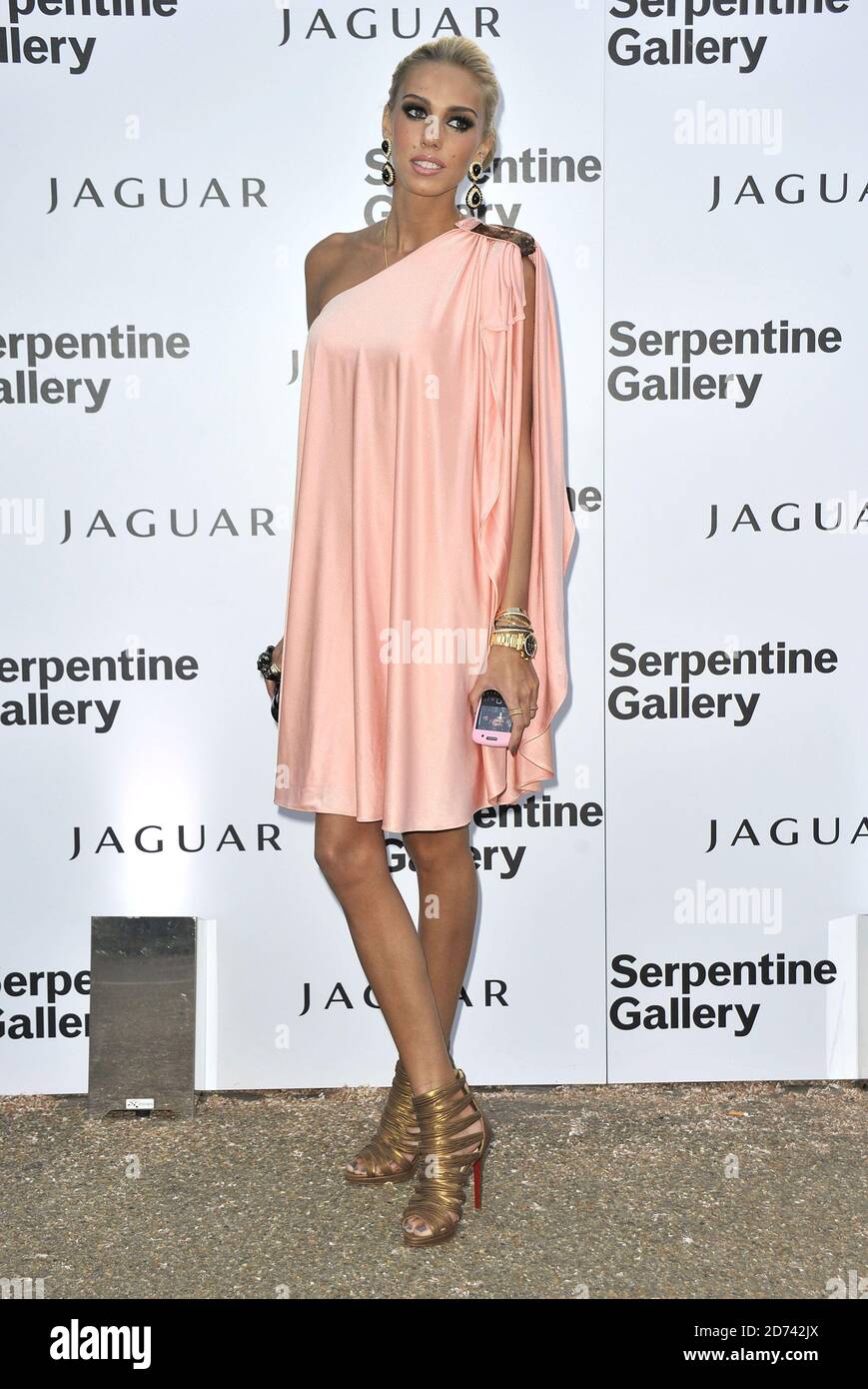 Petra Ecclestone arrive à la fête d'été de la Serpentine Gallery, à Hyde Park, dans le centre de Londres. Banque D'Images