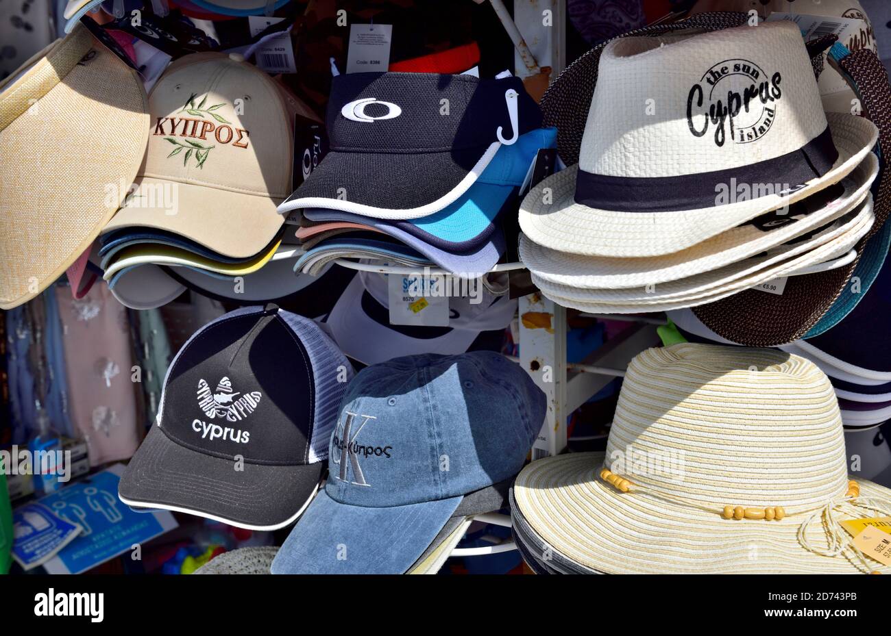 Casquettes de baseball souvenirs de Chypre et autres chapeaux à Paphos, Chypre Banque D'Images