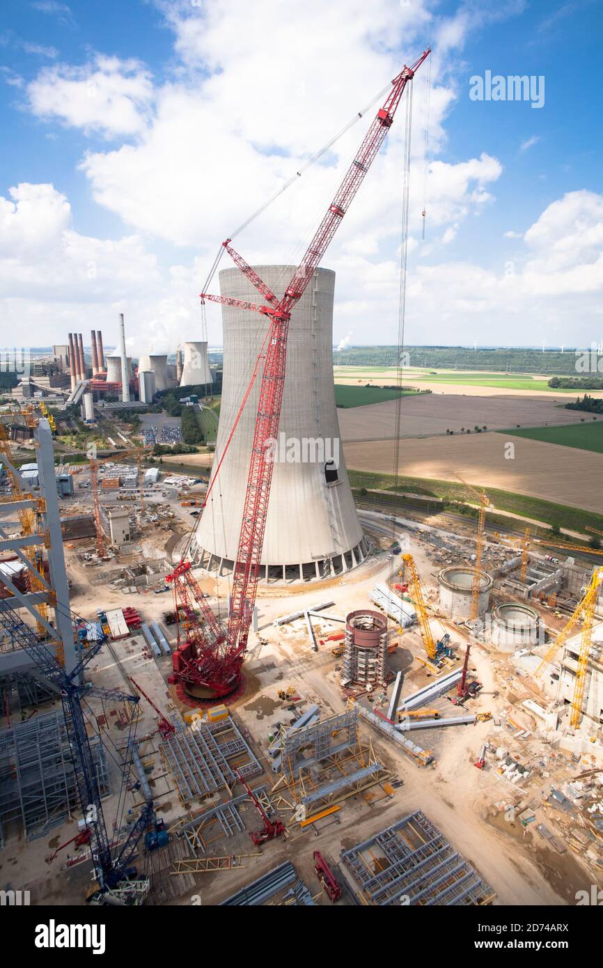 Site de construction de la nouvelle centrale au lignite Neurath près de Grevenbroich, Boa 2/3, tour de refroidissement de 200 mètres de haut, plus grande grue relocalisable Banque D'Images