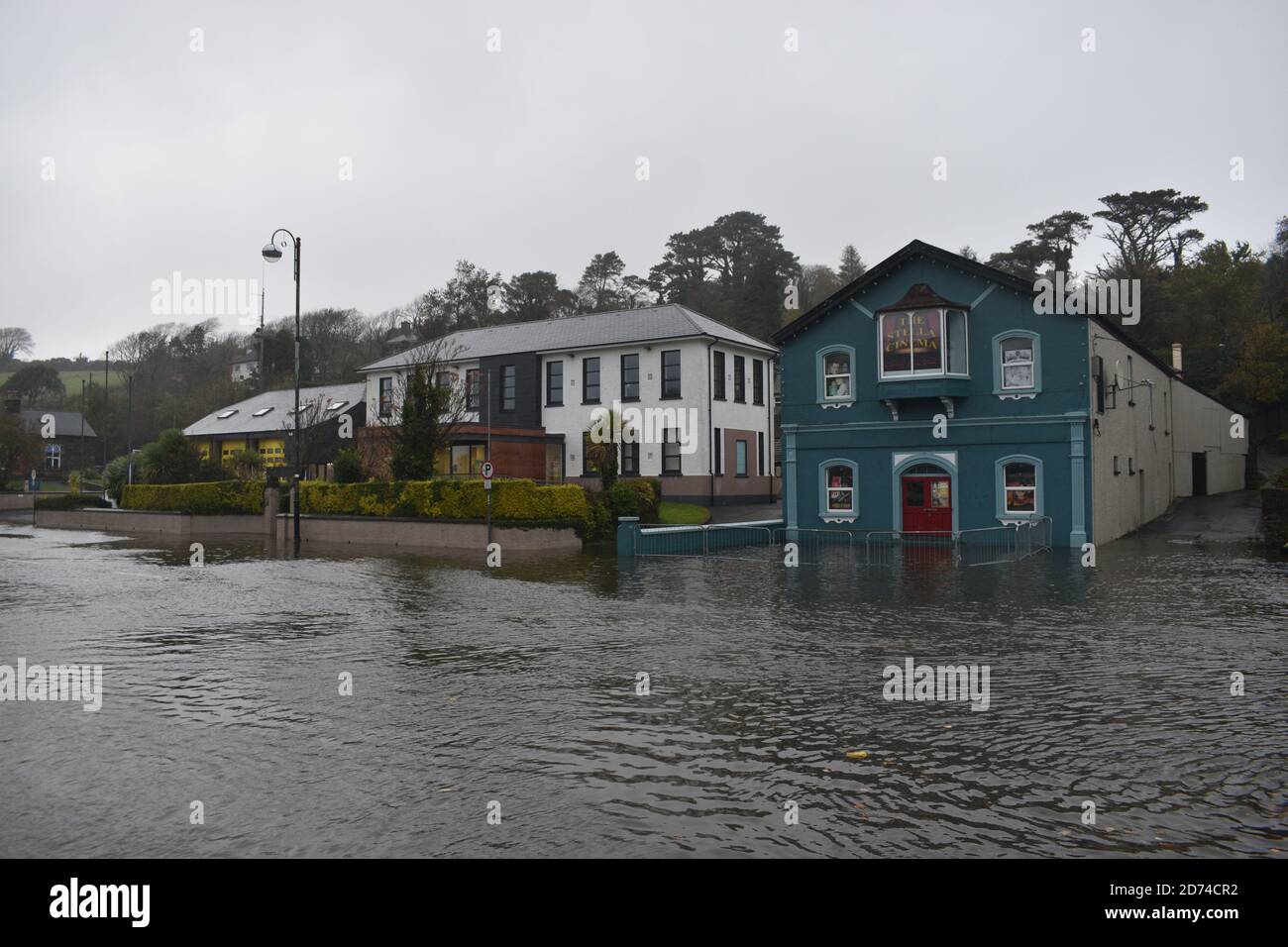 Wolfe Tone Square a inondé comme le pays a été averti de l'avertissement jaune des précipitations, beaucoup de gens à Bantry nous sommes affectés par cela Banque D'Images